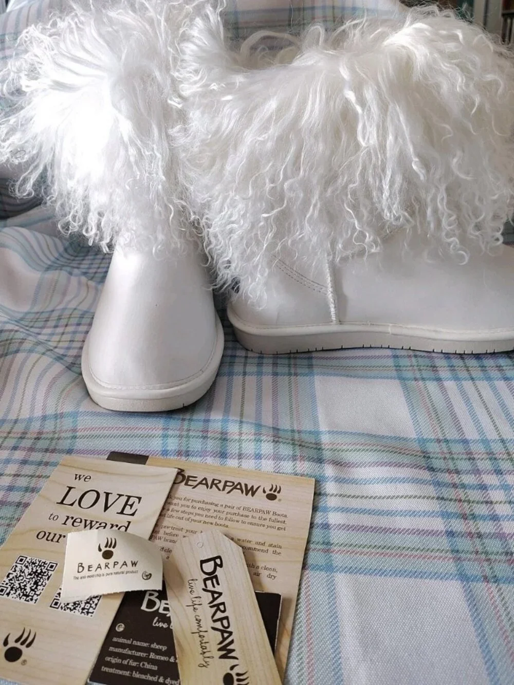 NIB Bearpaw Boo White Boots, Sheep Fur/Wool MSRP 250.00